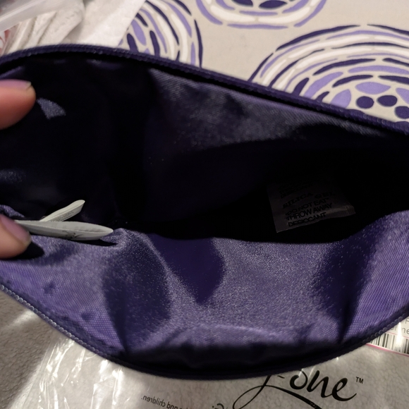 Thirty-One Purple Patterned Makeup Or Accessory Set - Picture 3 of 4